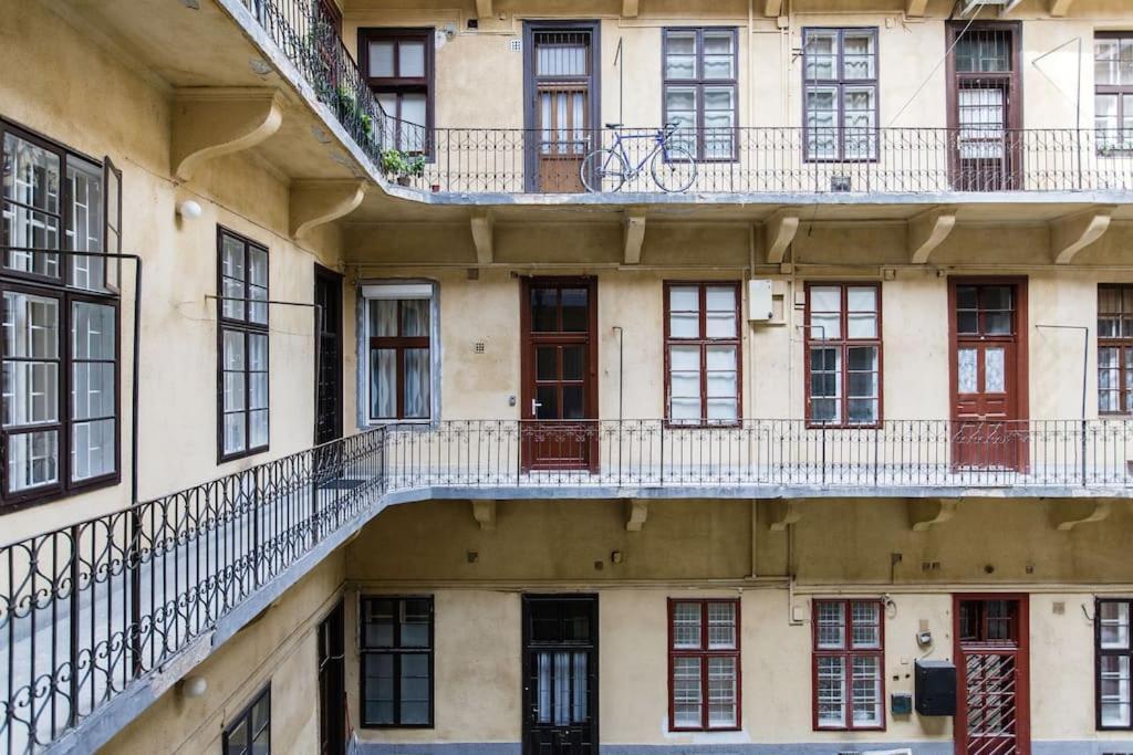 Designer Dream Home In The Ruin Bar District W A/C Budapest Exterior foto
